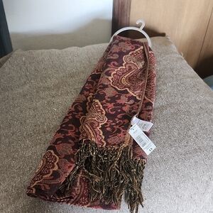 Elegant Paisley Scarf with Fringe